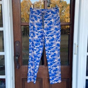 PRANA camo‎ print joggers. Size Medium